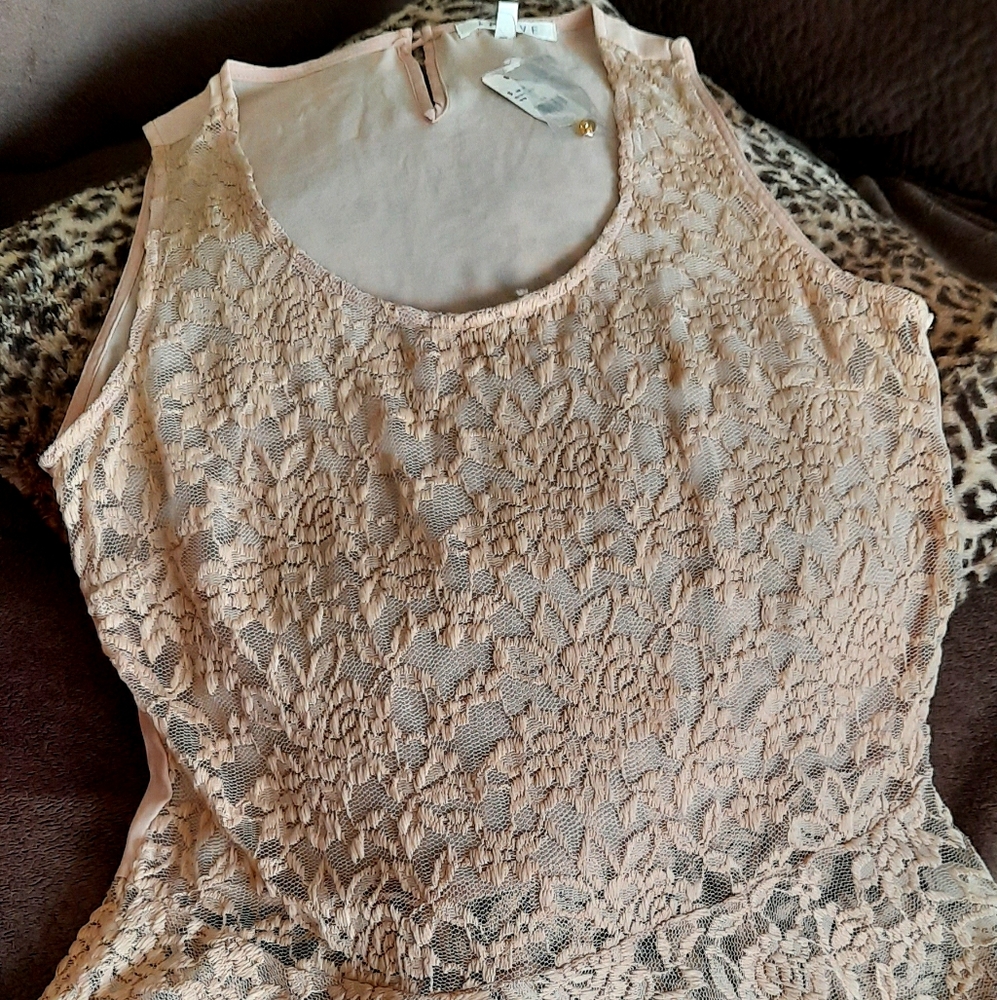 Sleeveless shirt that I never wears.